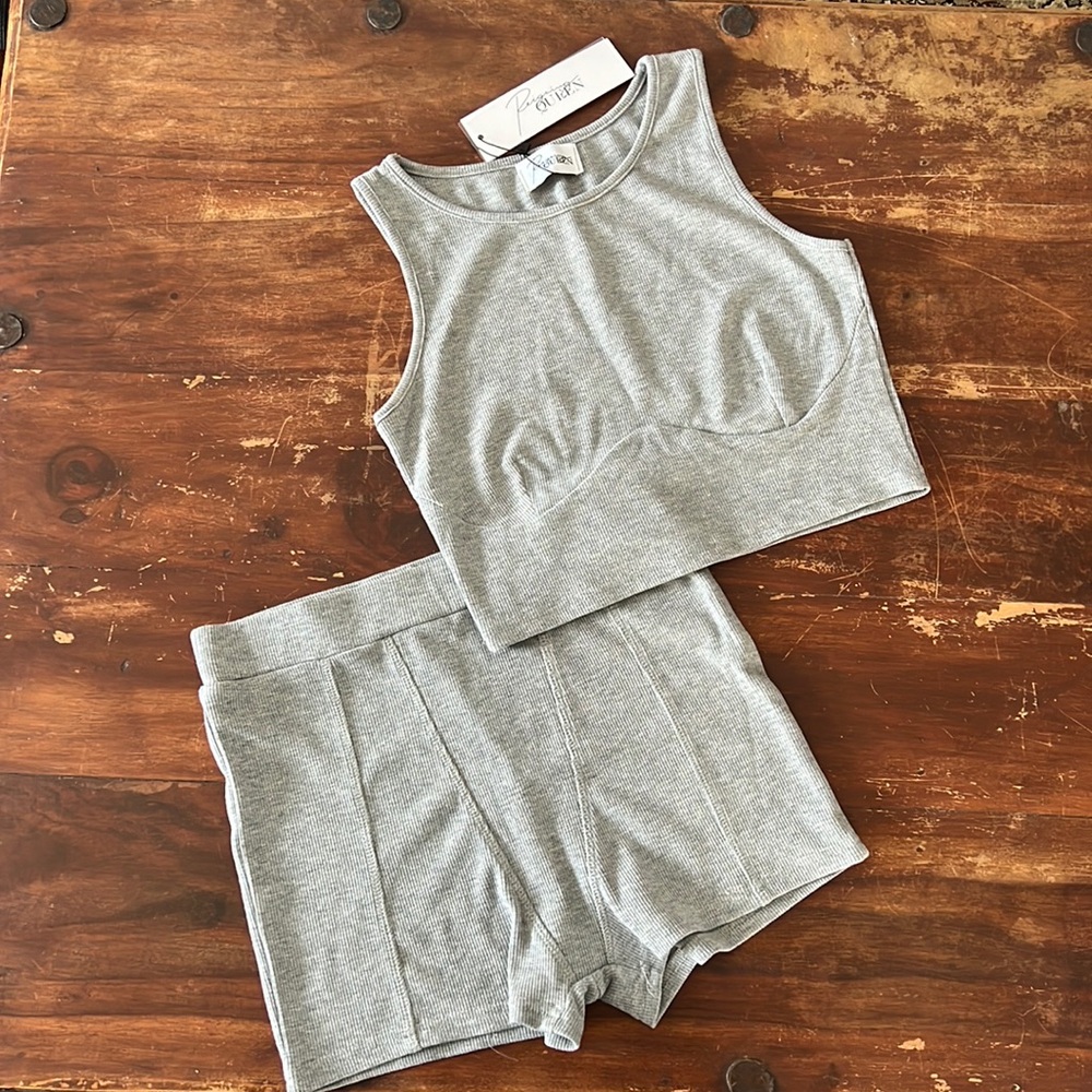 BNWT Reigning queen matching set!